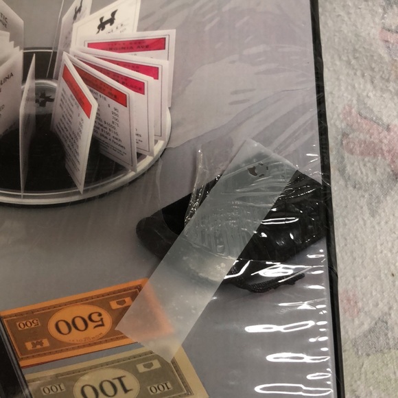 ONYX. EDITION. MONOPOLY. Barnes and Noble’s .. 2006 .. Hasbro PARKER BROTHERS. - Picture 6 of 7